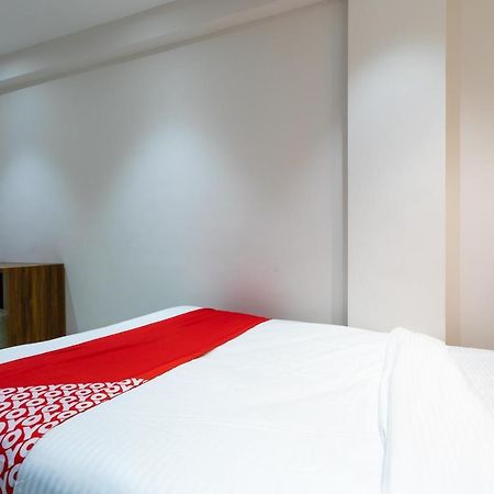 Hotel Oyo 29585 The Cliff Indore Exterior foto