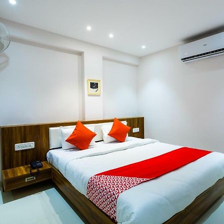 Hotel Oyo 29585 The Cliff Indore Exterior foto