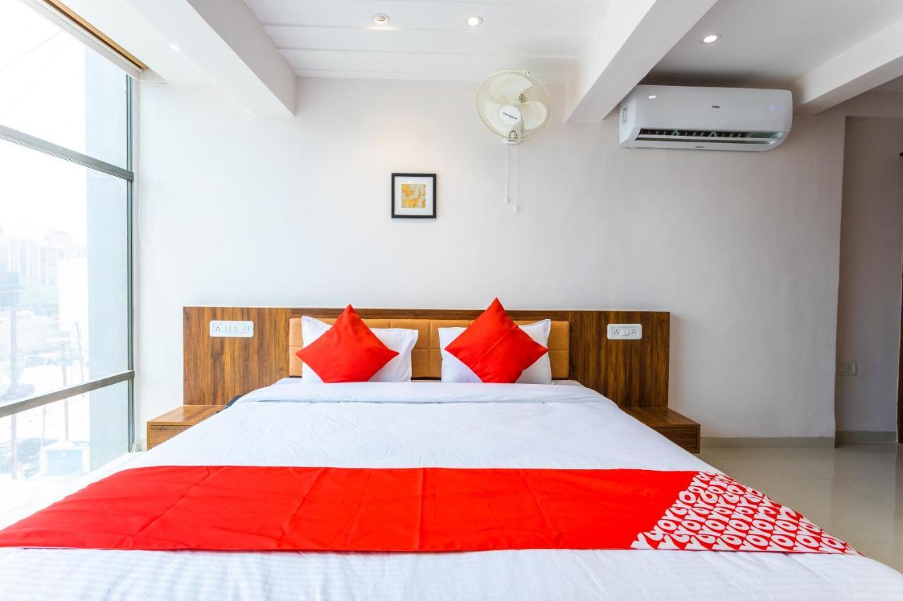 Hotel Oyo 29585 The Cliff Indore Exterior foto