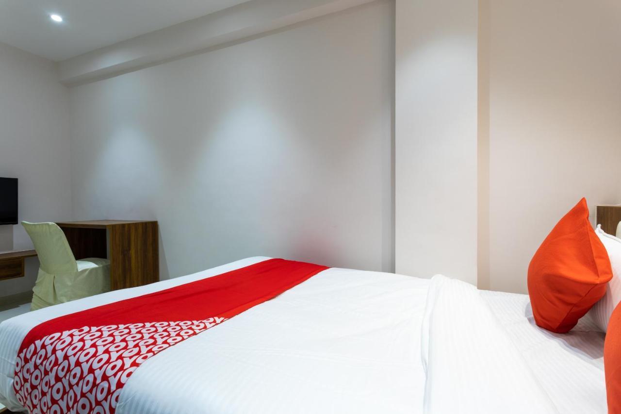Hotel Oyo 29585 The Cliff Indore Exterior foto