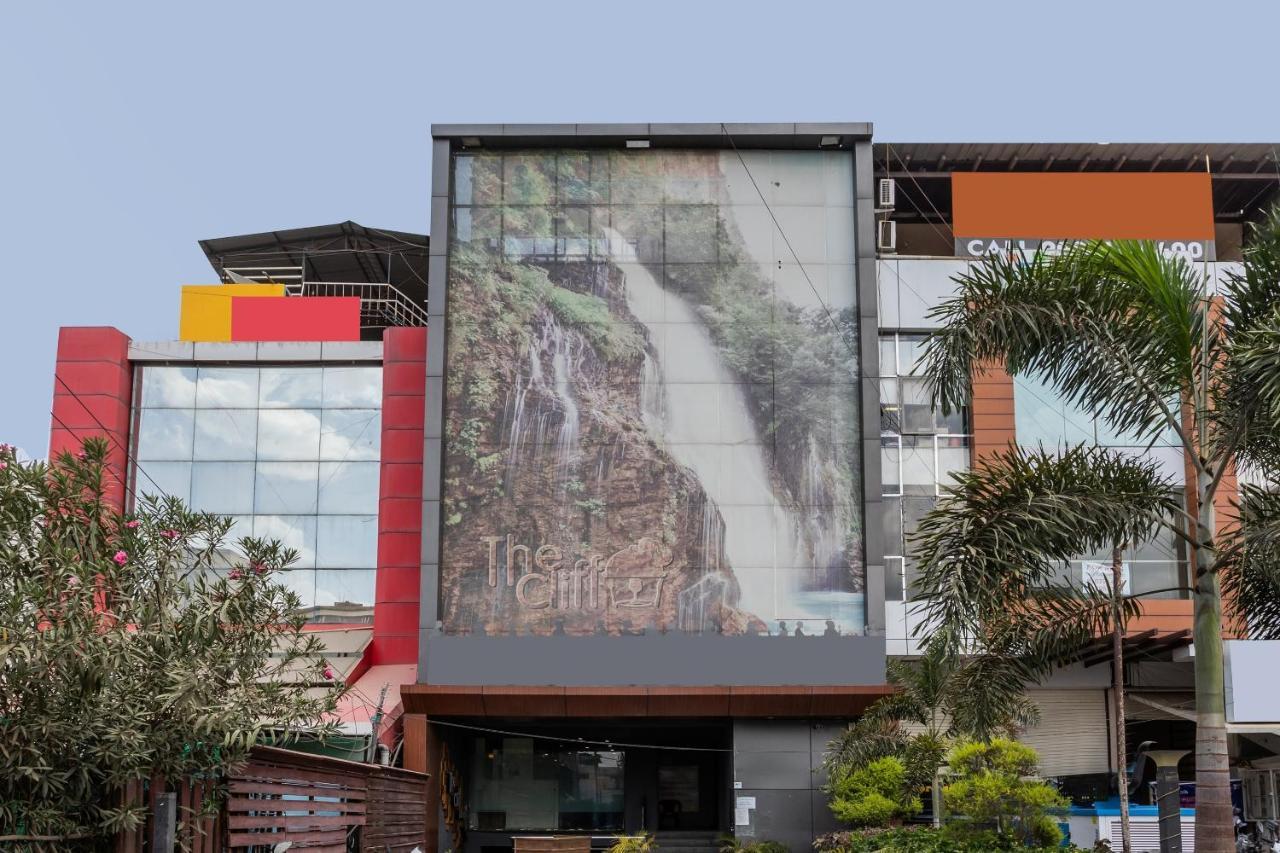 Hotel Oyo 29585 The Cliff Indore Exterior foto