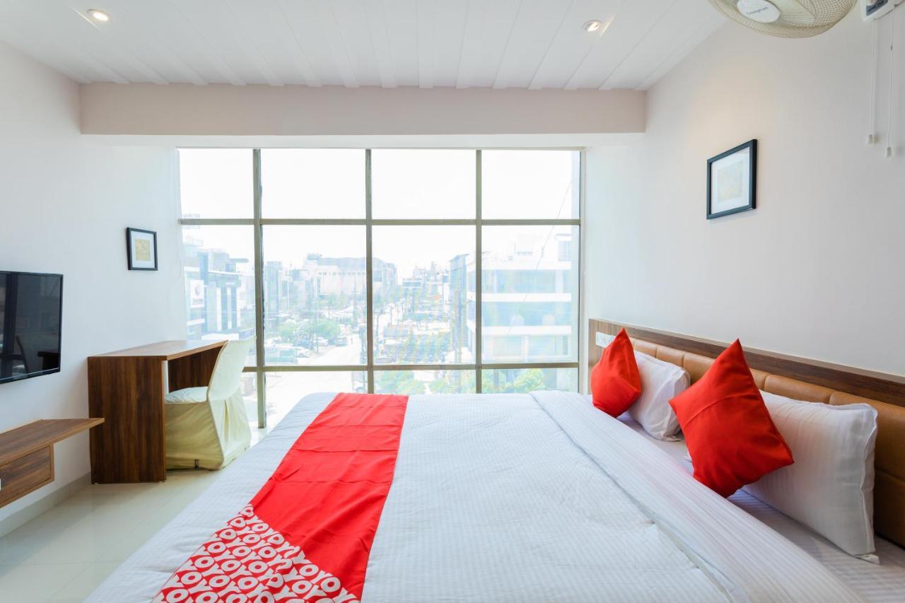 Hotel Oyo 29585 The Cliff Indore Exterior foto