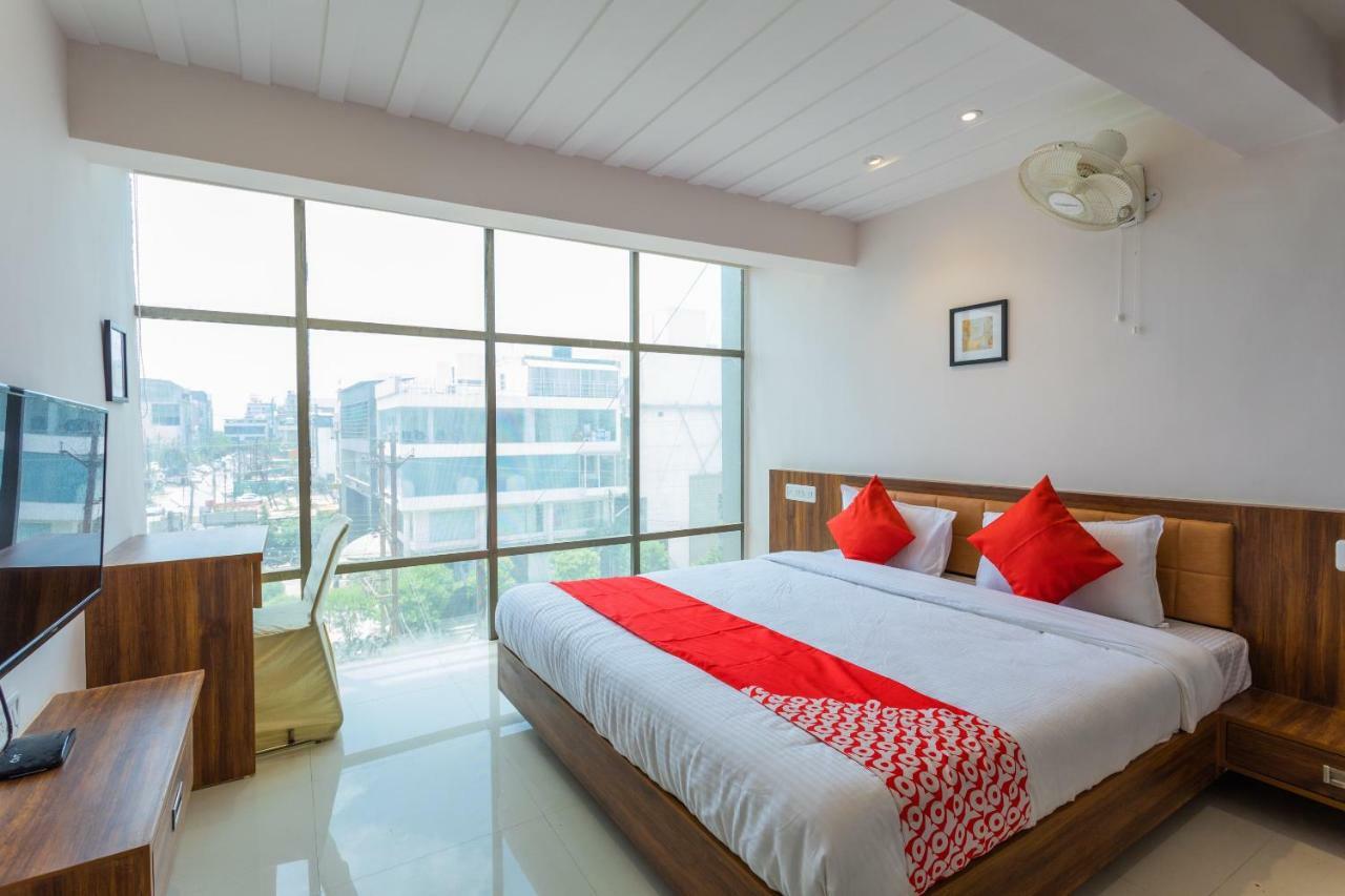 Hotel Oyo 29585 The Cliff Indore Exterior foto