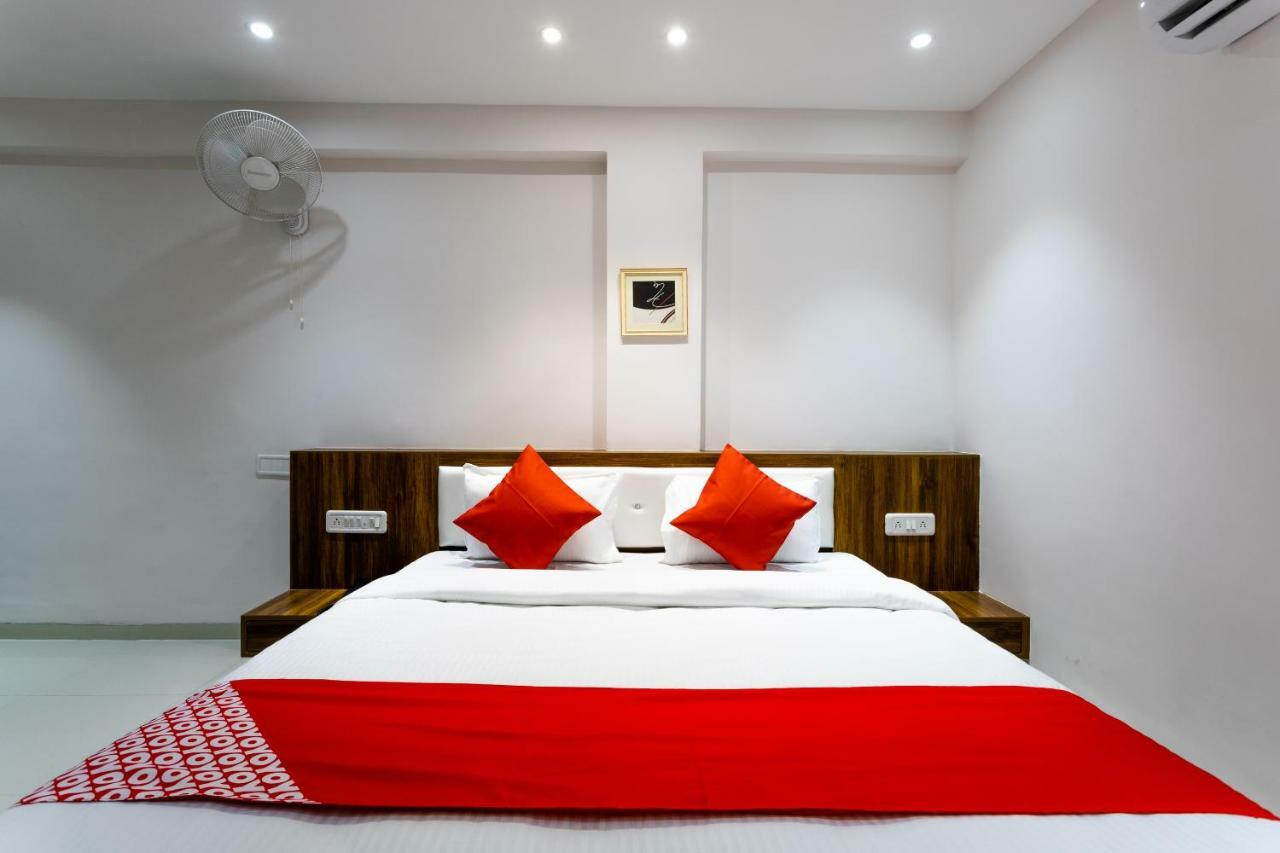 Hotel Oyo 29585 The Cliff Indore Exterior foto